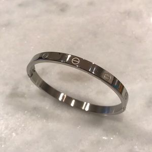 Hinged bangle, stainless with circle detail